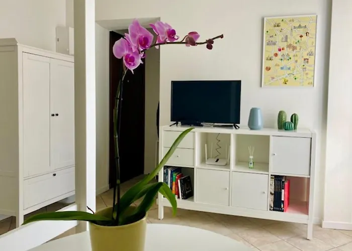Milan Cozy Apartment Gambara - Sansiro