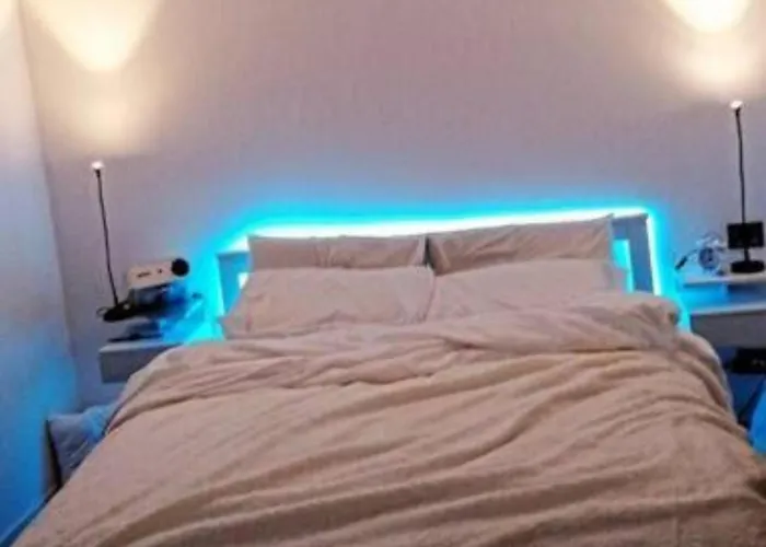 1 Room 10 Min Walking From Isola