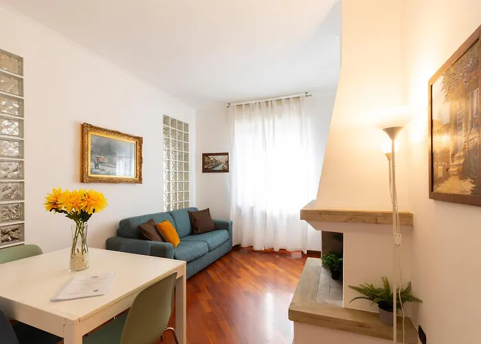 The Wall - Top Floor Apartment