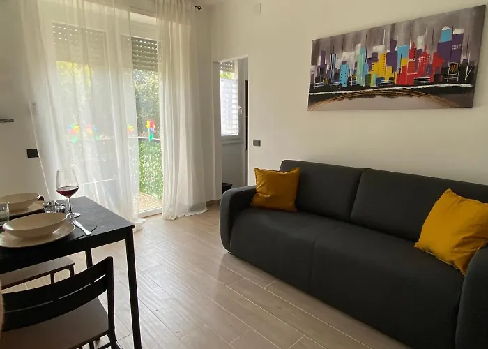 Moderno Ed Elegante Loft Con Balcone