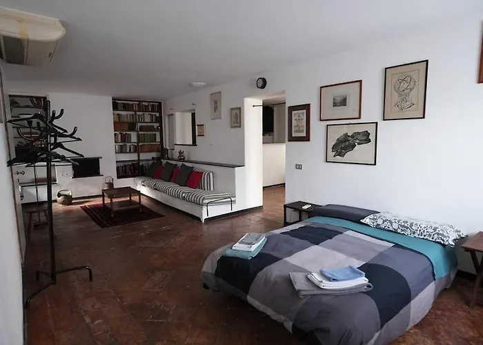 Very Central Vintage Milanese Apartment