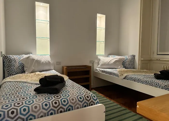 Spacious Three Room Apartment In Corso Vercelli, In The Center