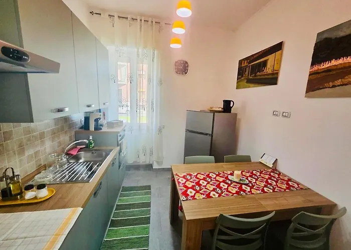 Tolstoi 83 Apartment