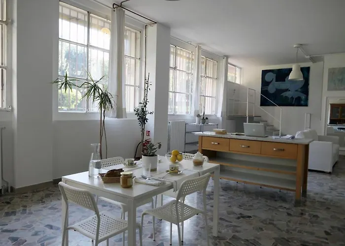 Artistic And Spacious Loft - 3 Min From The Metro
