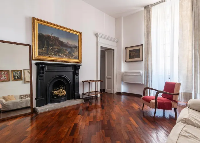 Spacious And Bright Three-Room Apartment Just Few Steps From The Duomo