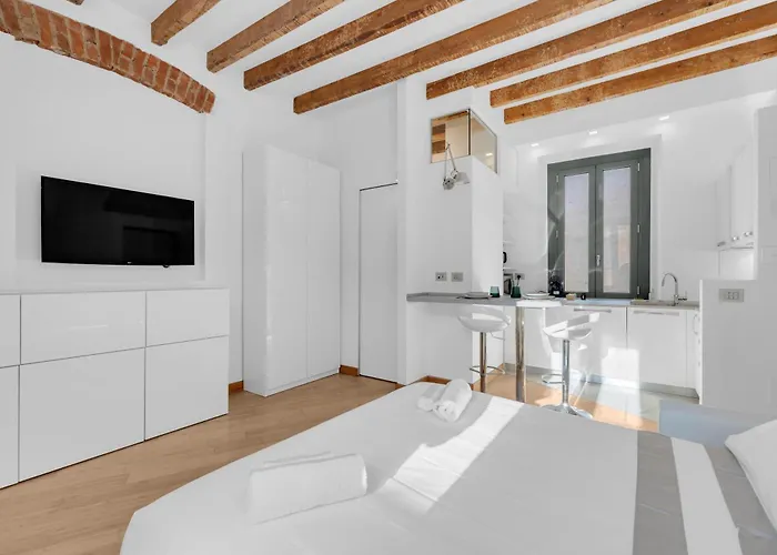 Navigli Modern Apartment In Design District