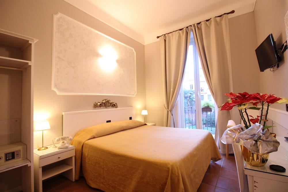 Hotel Hotel Charly 3*
