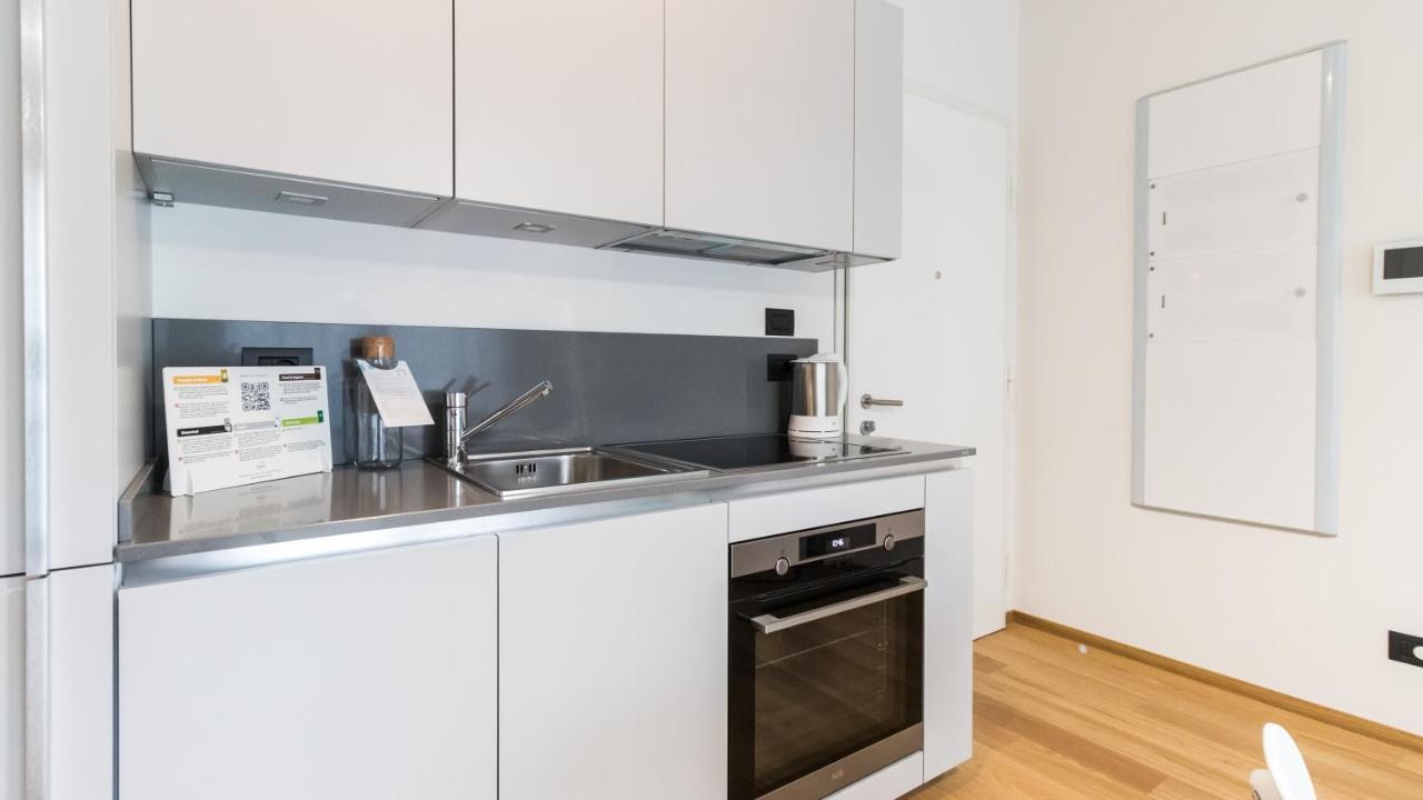 Italianway - Lazzaro Papi 14 A * Milan