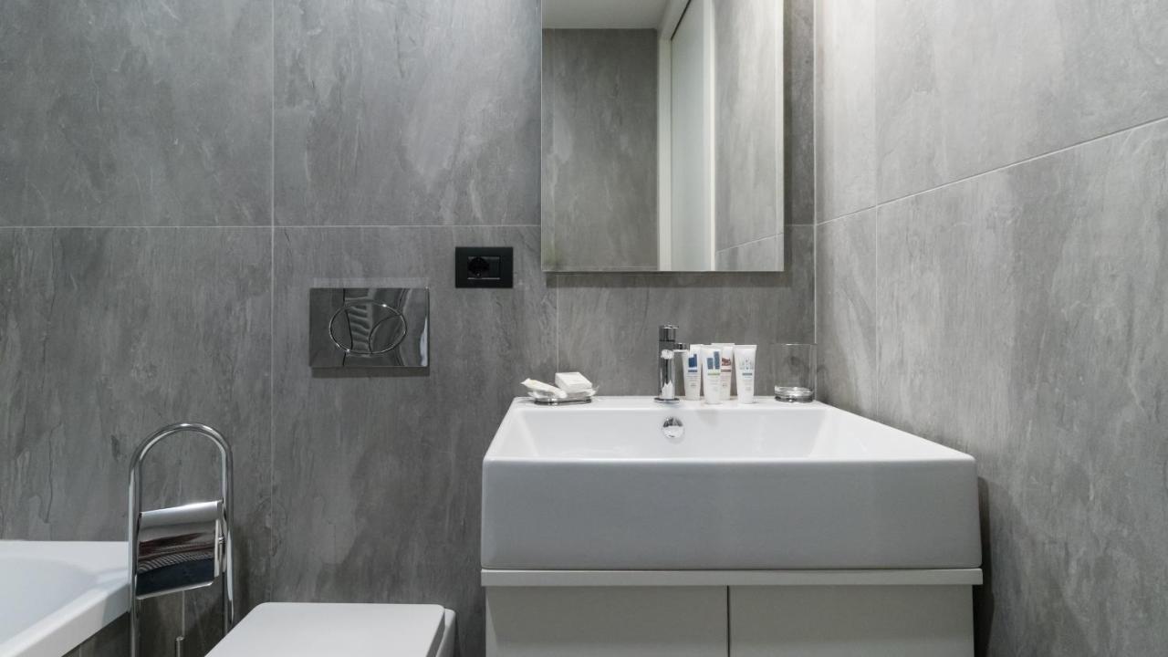 Italianway - Lazzaro Papi 14 A * Milan