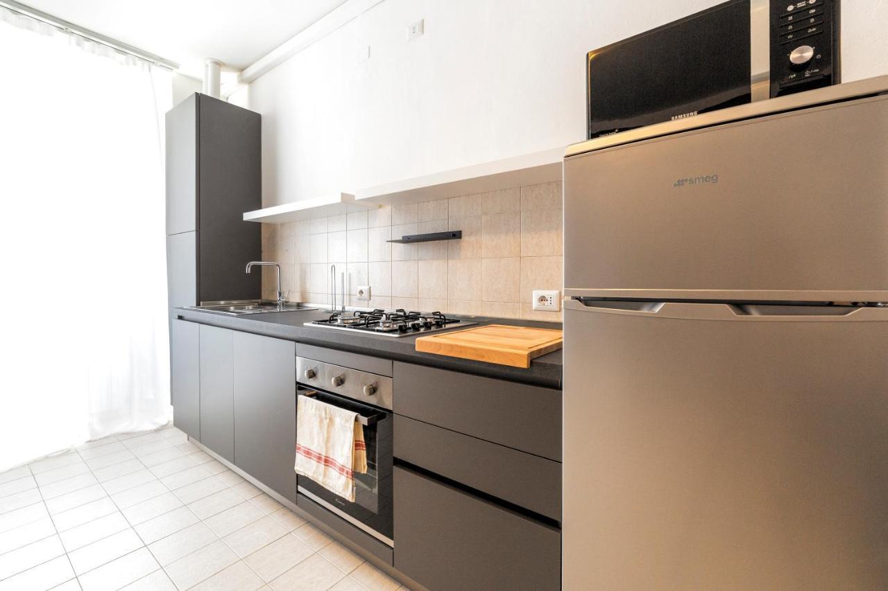 Apartment Roomy Close To Subway M5! Milan