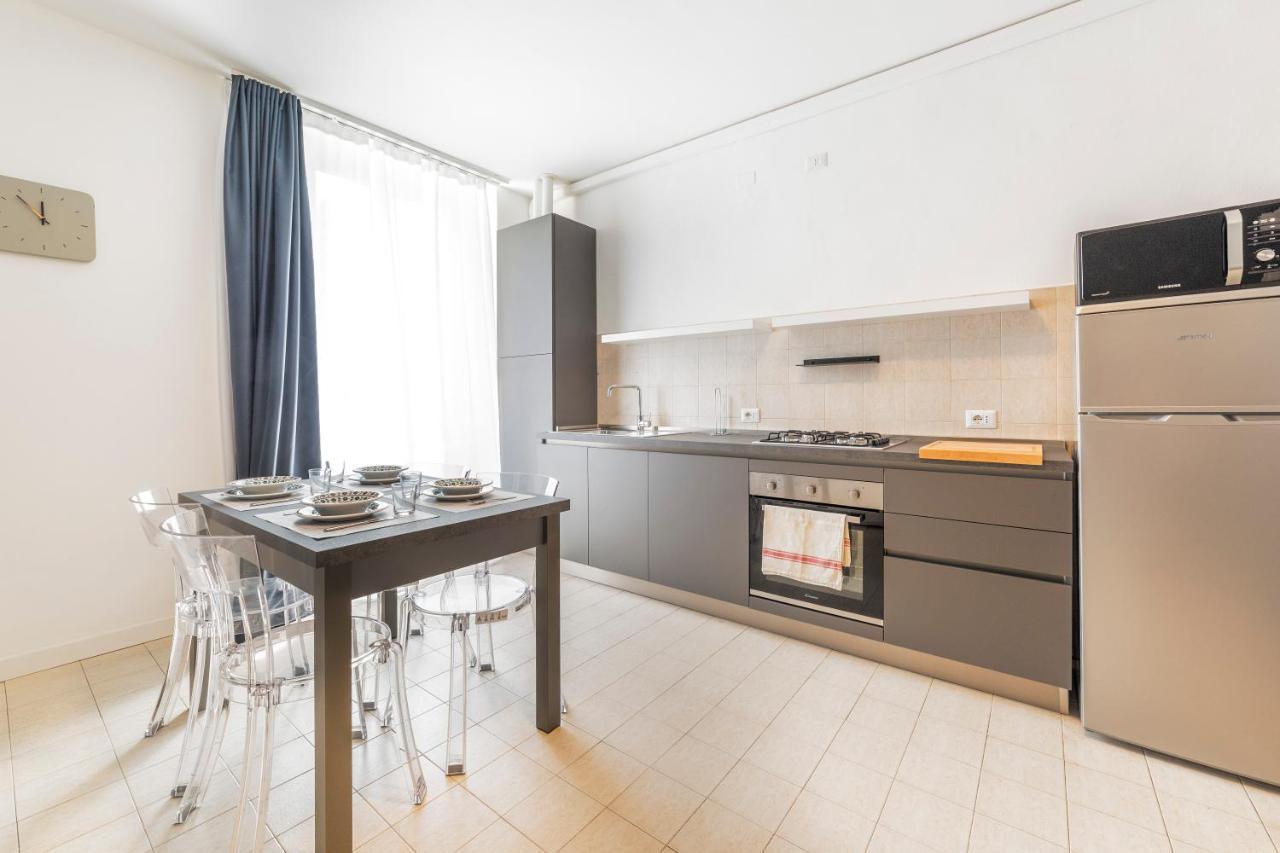 Apartment Roomy Close To Subway M5! *
