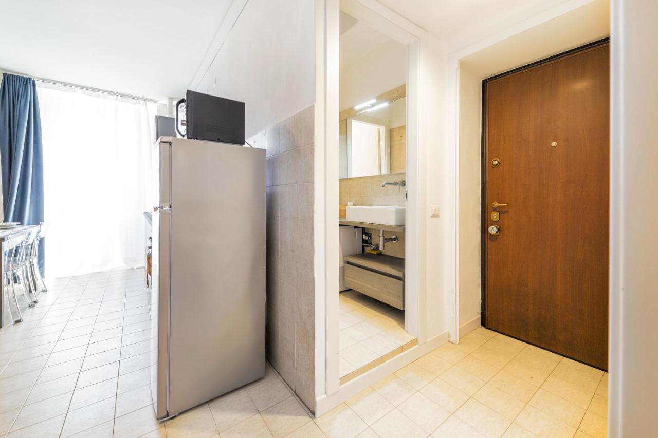 Apartment Roomy Close To Subway M5! *