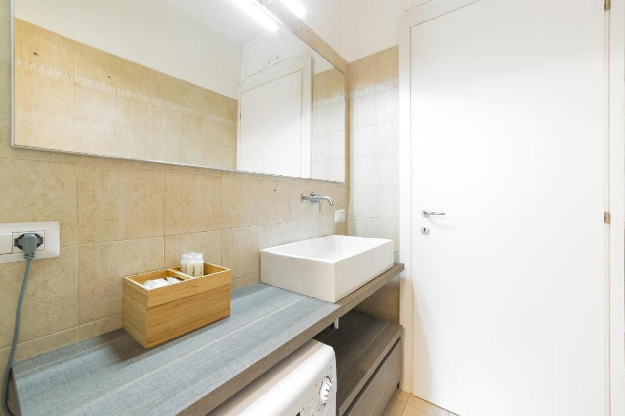 Roomy Close To Subway M5! *