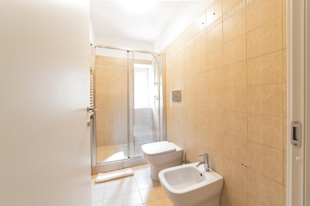 Apartment Roomy Close To Subway M5! *