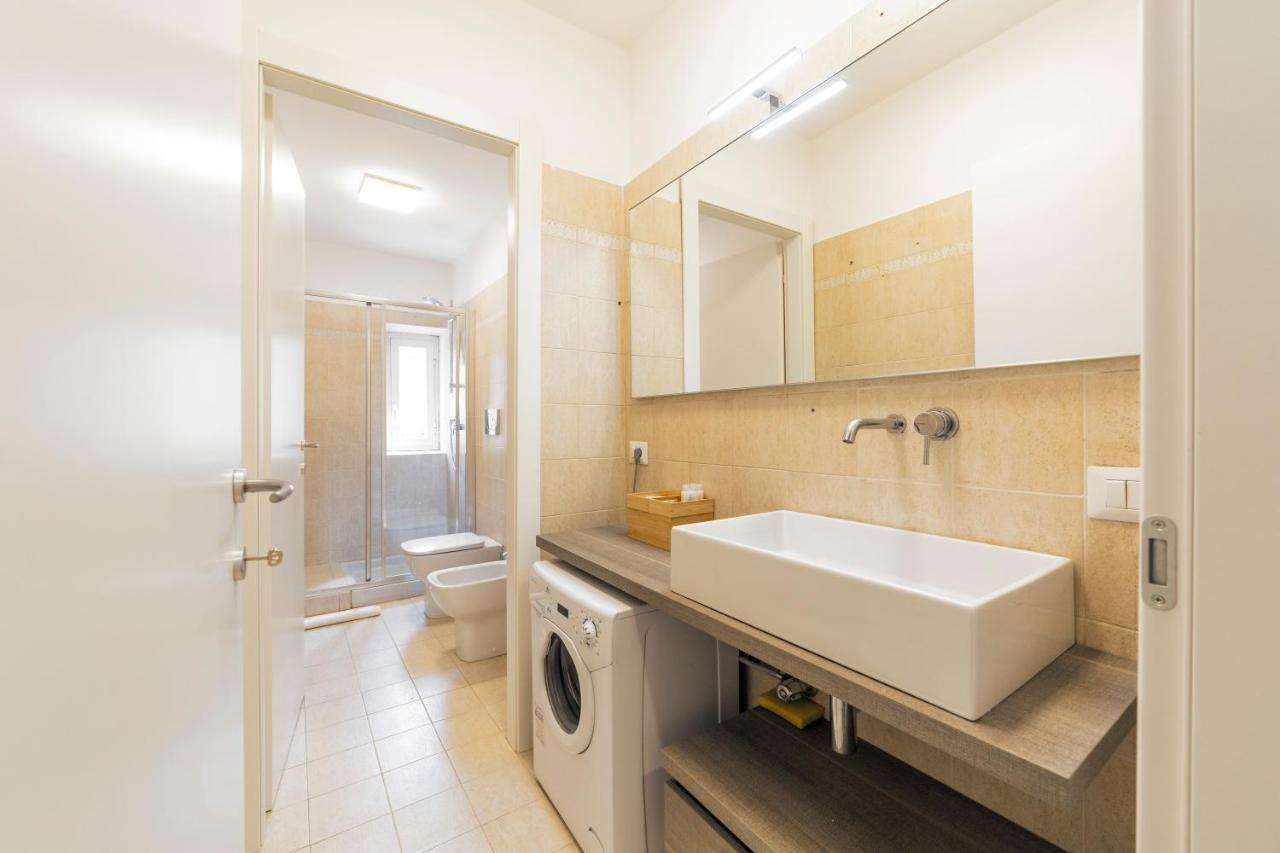 Roomy Close To Subway M5! Apartment Milan