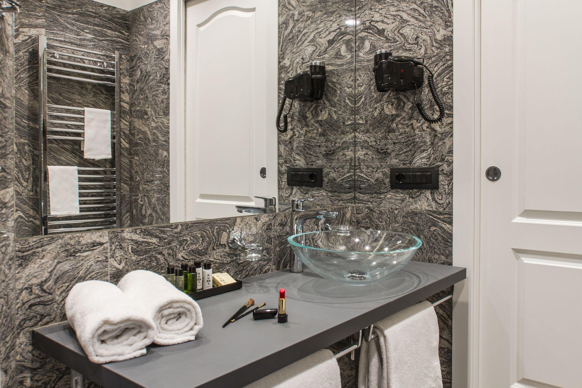 Guest house Aiello - San Babila Milan