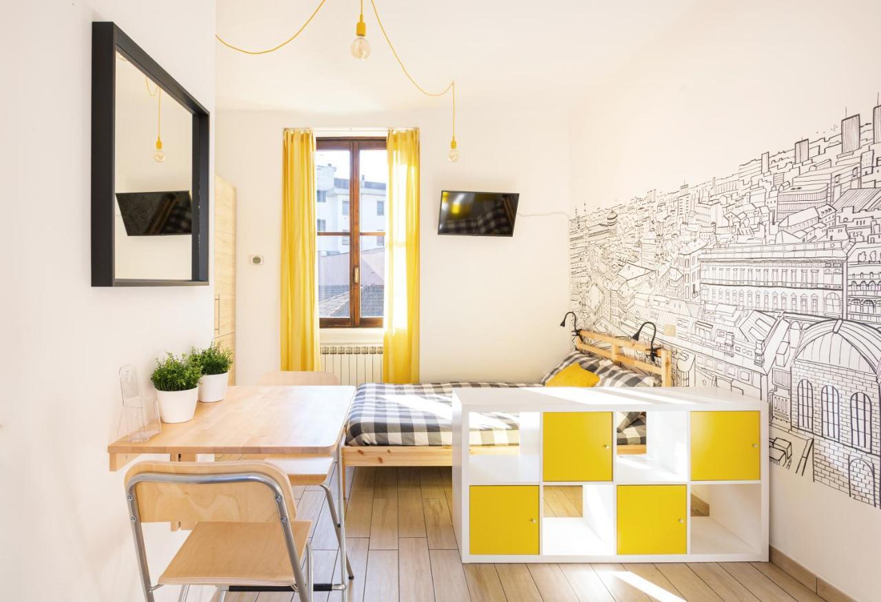 Apartment A Yellow Touch - Modern In Isola Milan