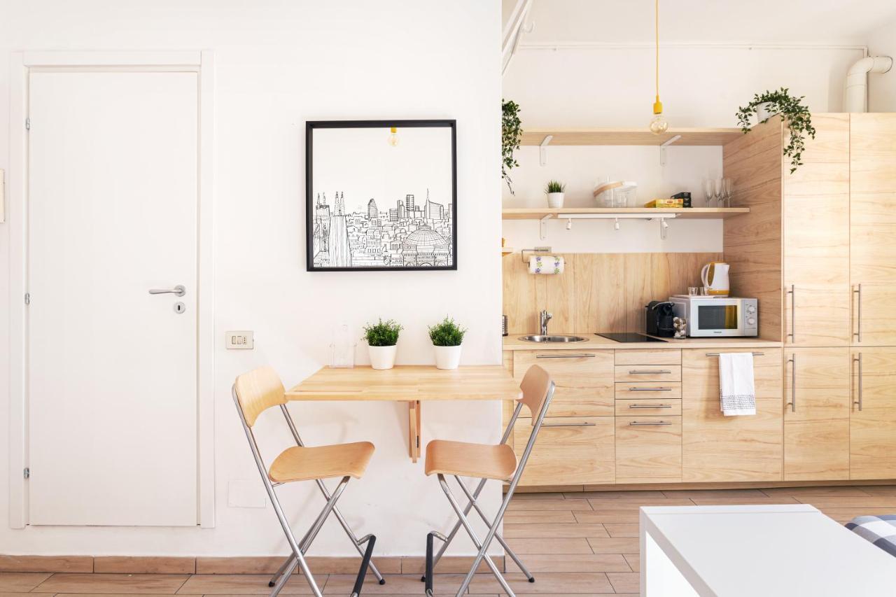 A Yellow Touch - Modern In Isola Apartment