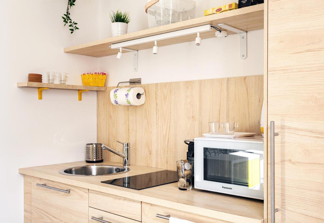 A Yellow Touch - Modern In Isola Apartment Milan