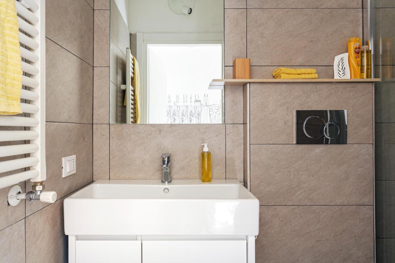 A Yellow Touch - Modern In Isola * Milan