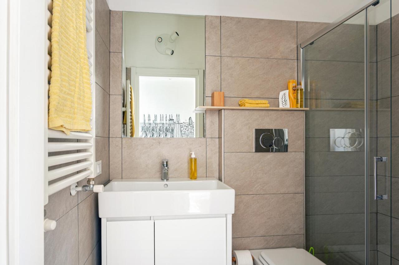 A Yellow Touch - Modern In Isola * Milan