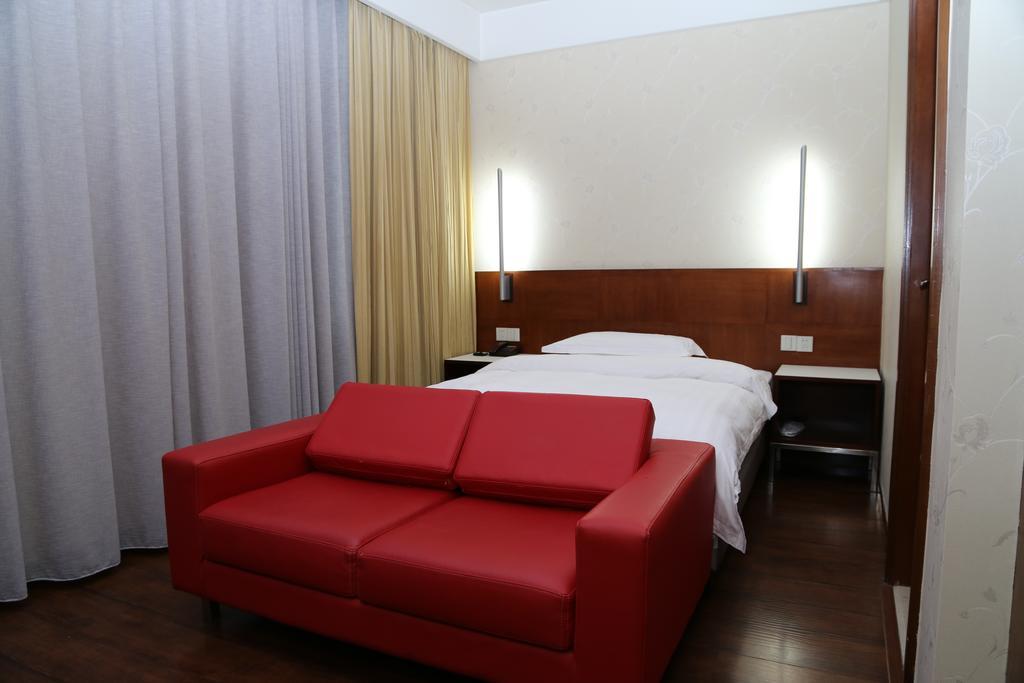 Huaxia Hotel 4*