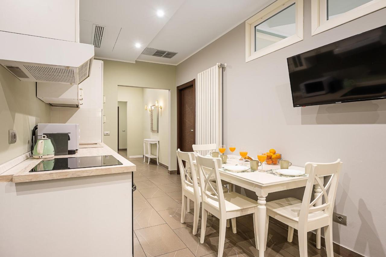 Large Design In The City Center Apartment Milan