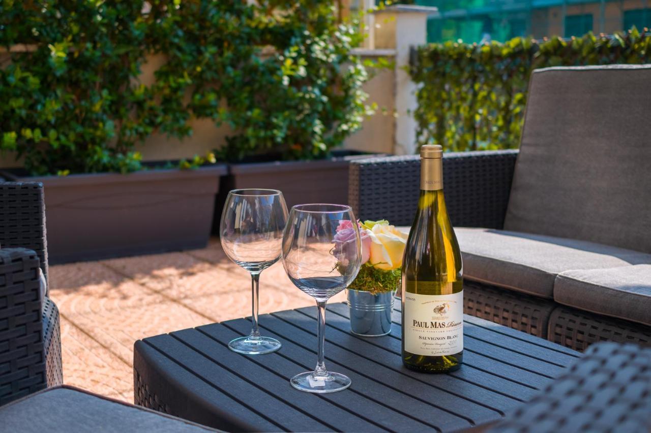 Bright Terrace In Eleganza E Relax