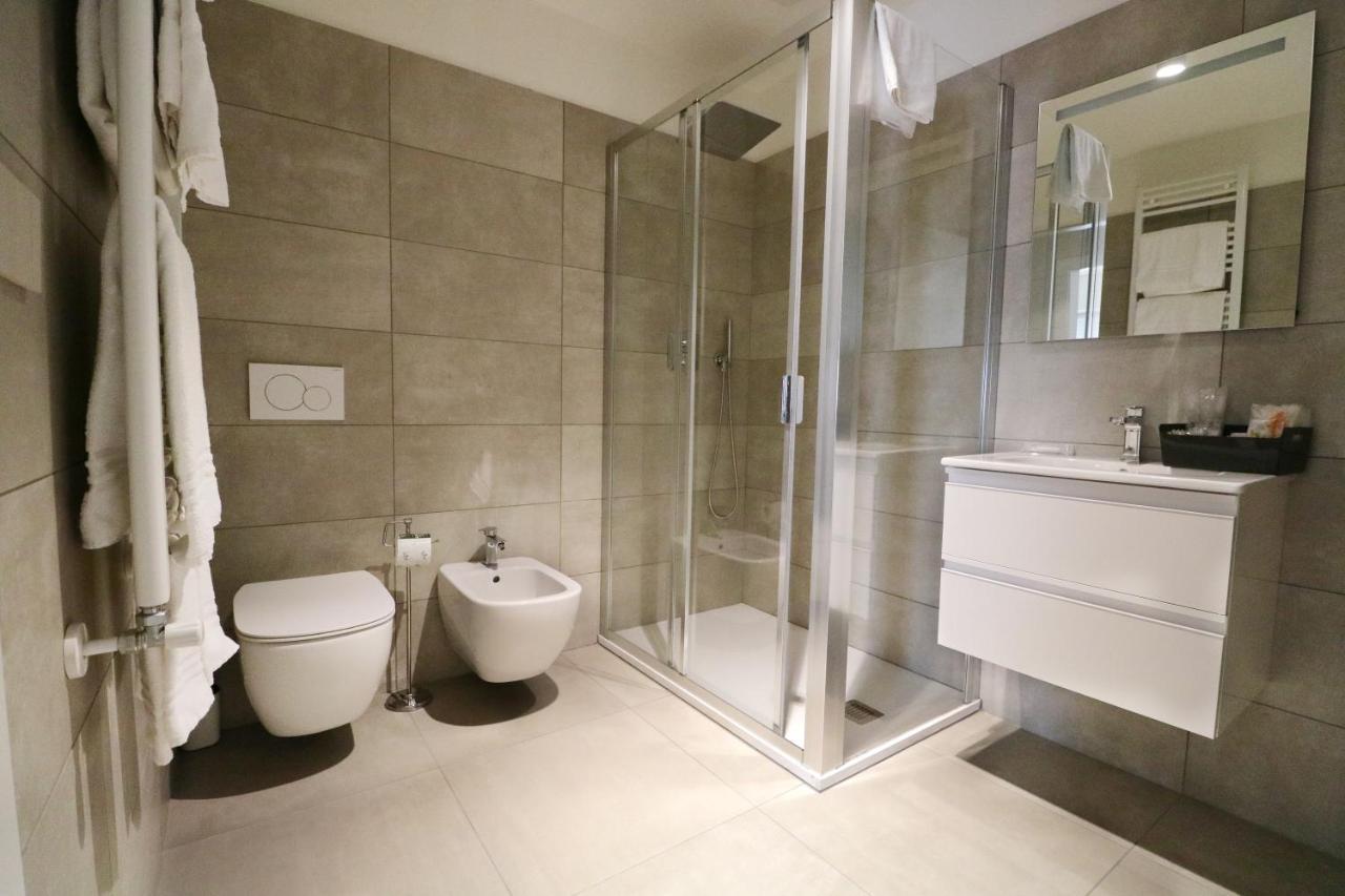Isola Aparthotel 2*