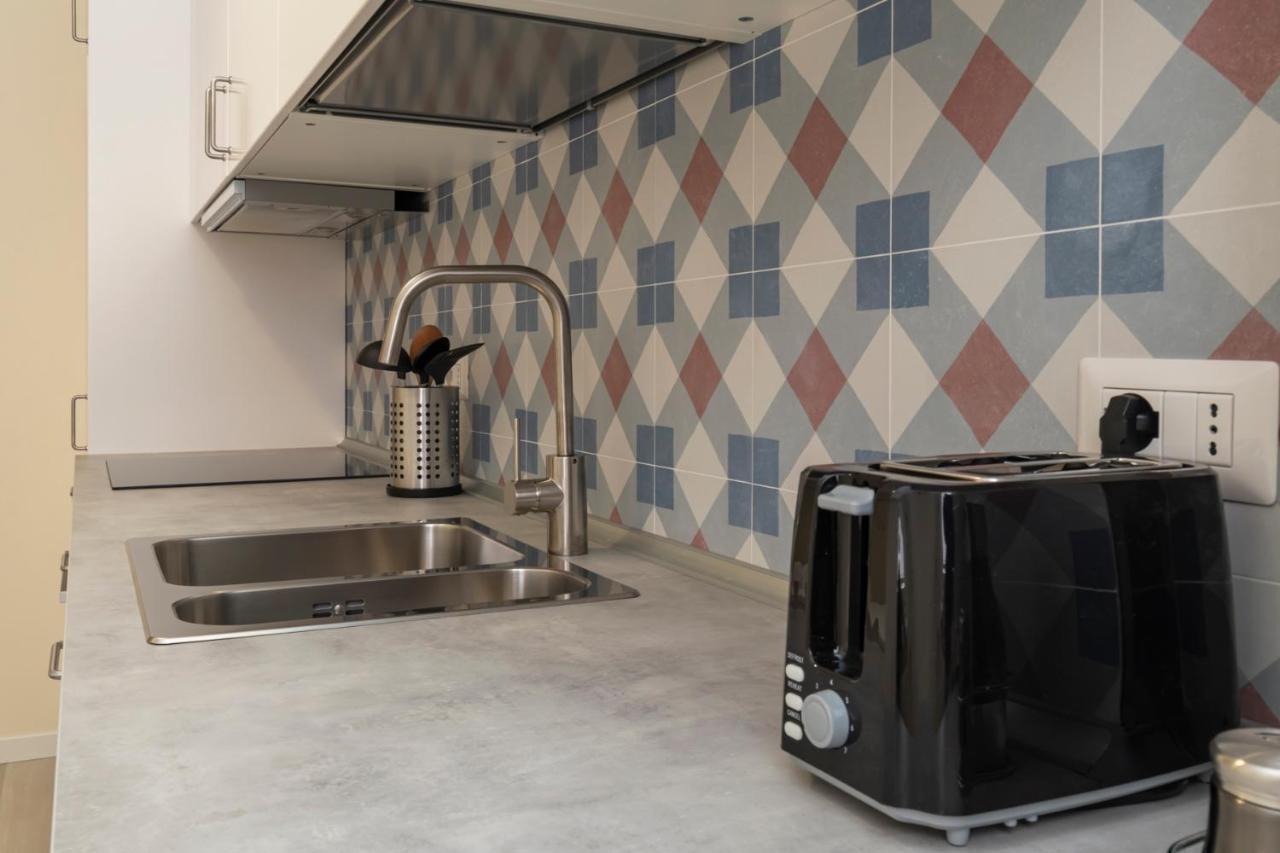 Joivy Modern 2bed Flat With Balcony, 250m From M5 Foppa And M2 Sant'agostino Appartamento *