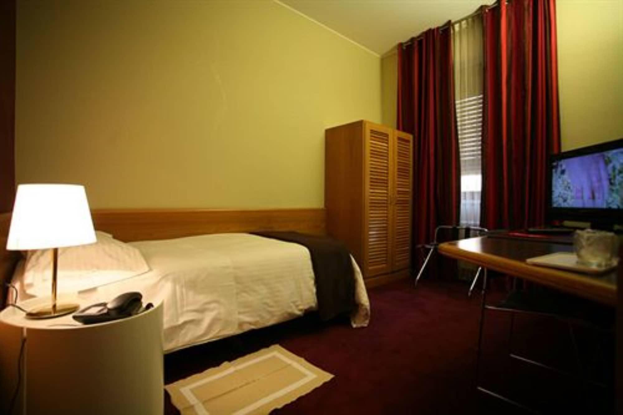 Club Hotel 3*