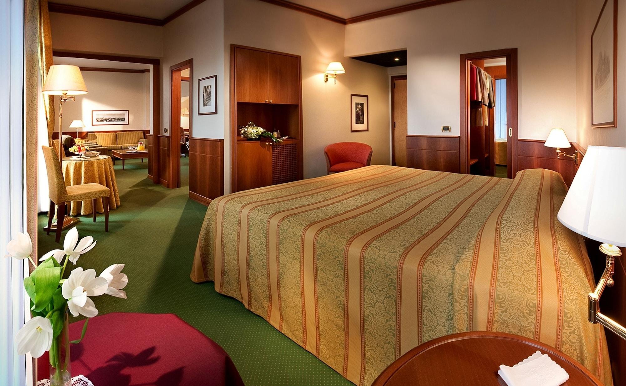 Cavour 4* Milan