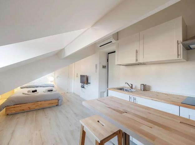 Sammartini Nice Attic Apartment Milan