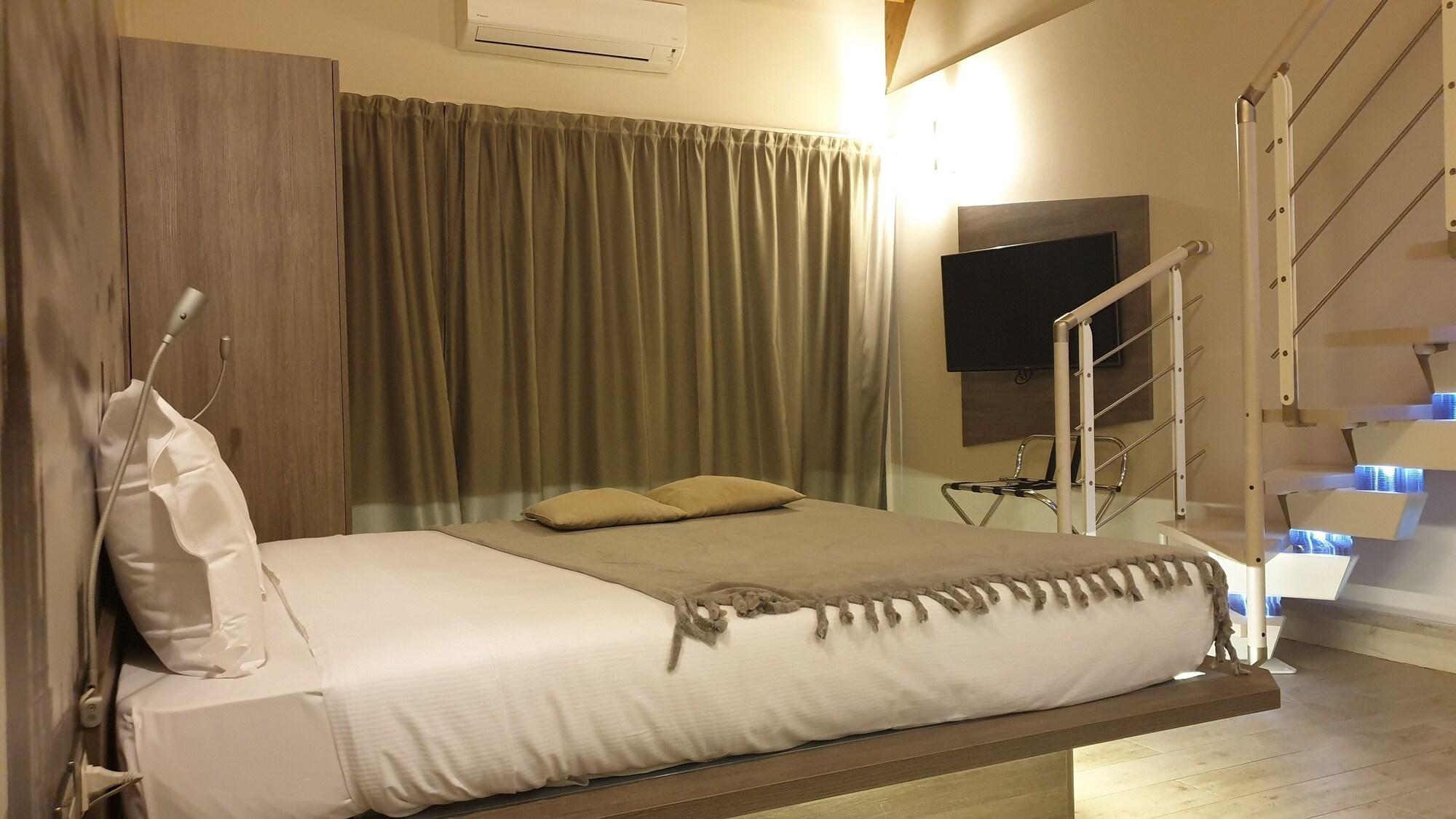 Seven Hotel