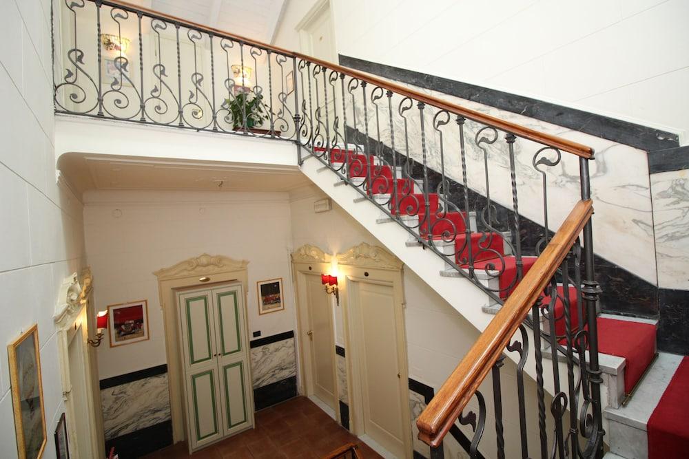 Hotel Charly