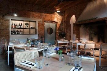 Un Posto A - All'interno Di Cascina Del 700 * Milan