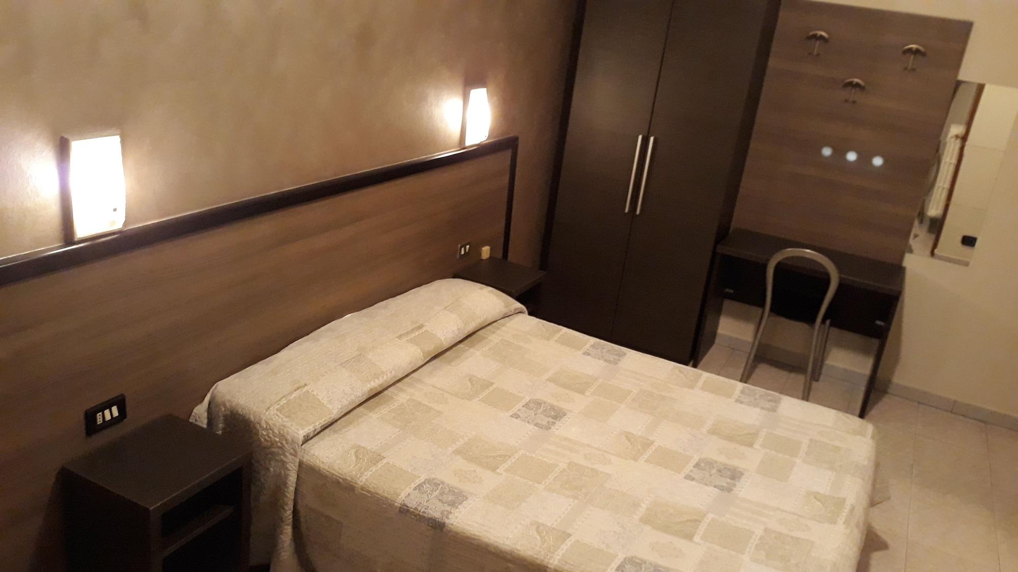 Salus Hotel *