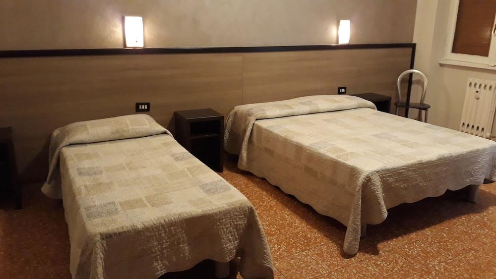 Salus Hotel