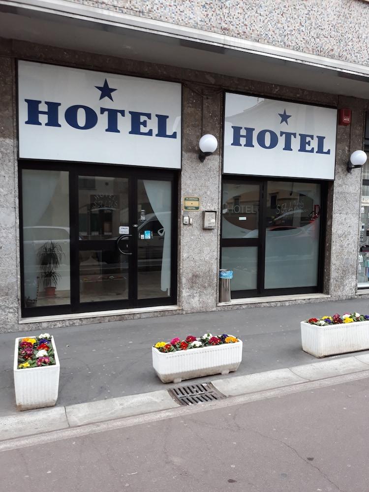 Hotel Salus *