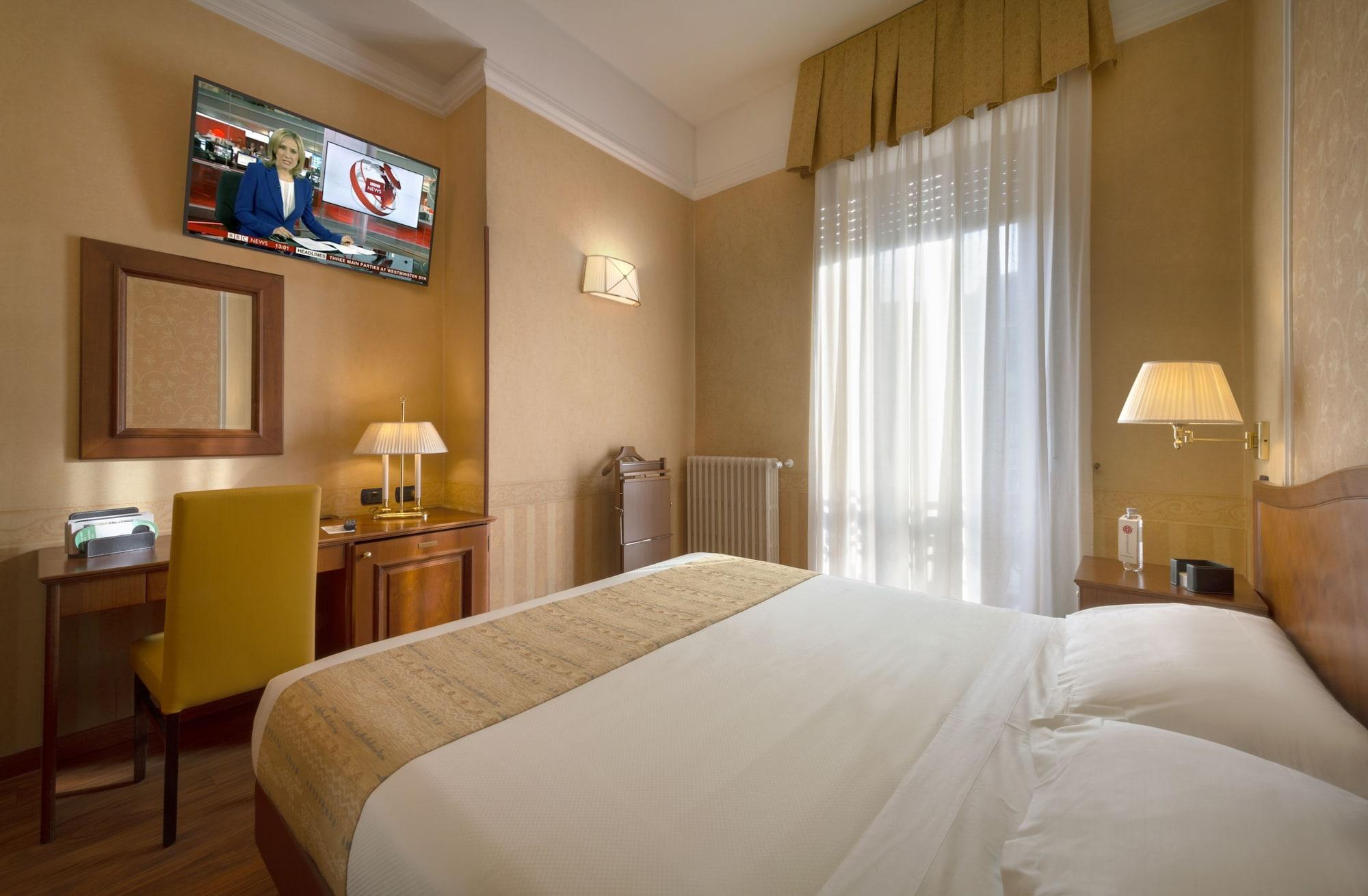 Lancaster Hotel 3*