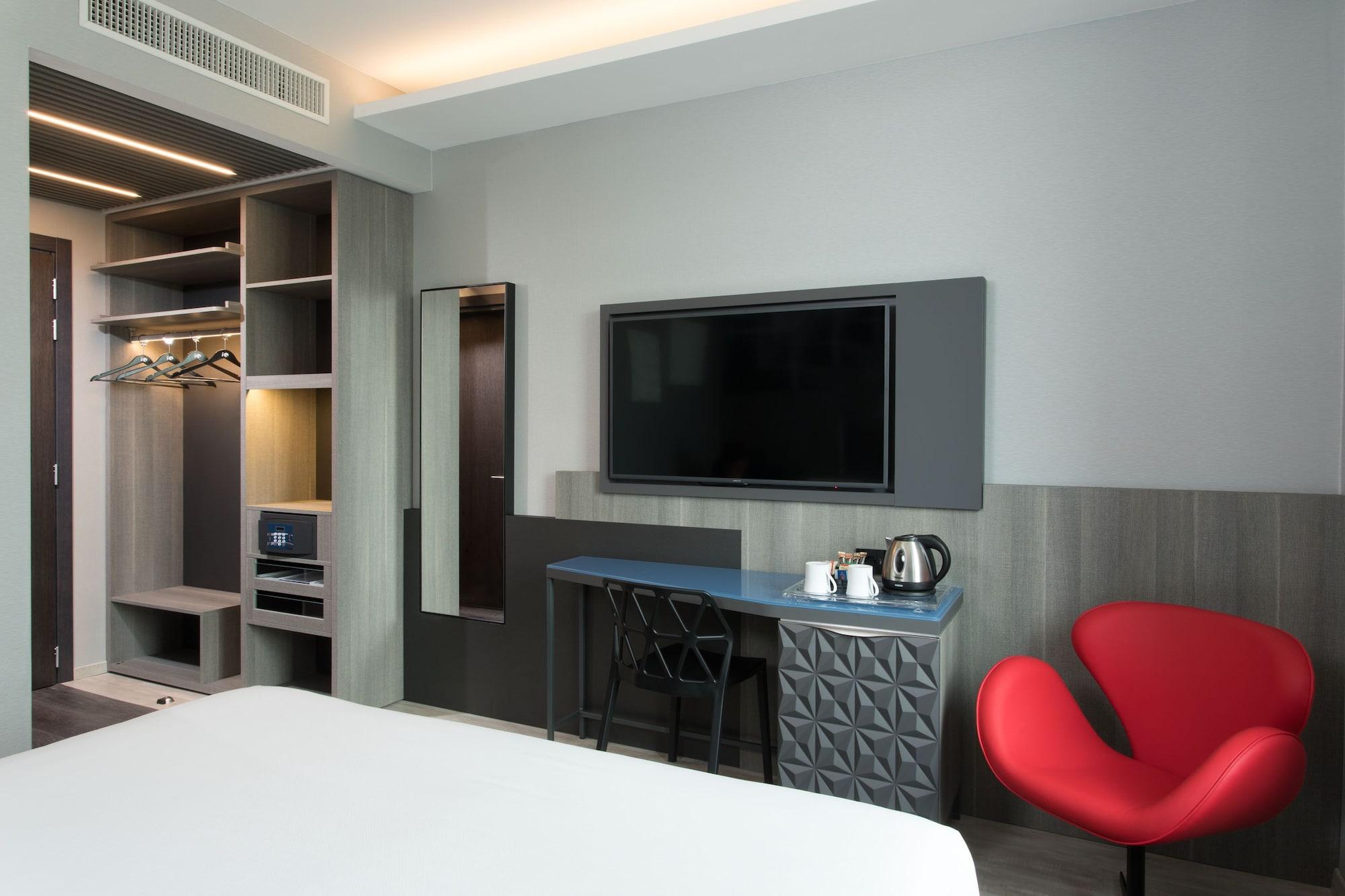 Iq 4* Milano