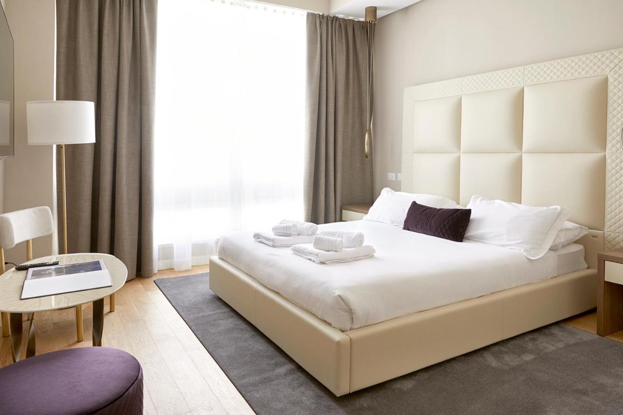 Prestige Boutique -piazza Duomo * Milan
