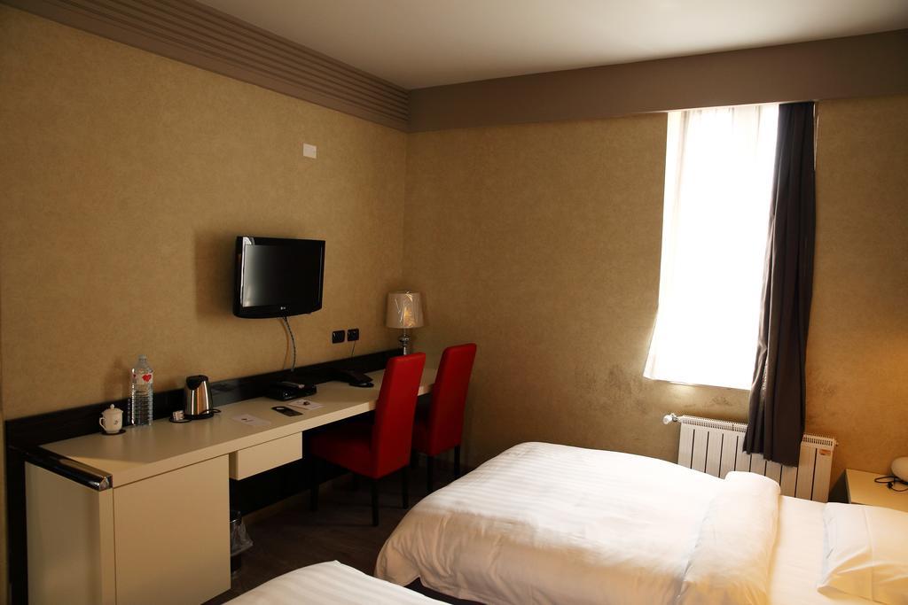 Huaxia 4* Milan