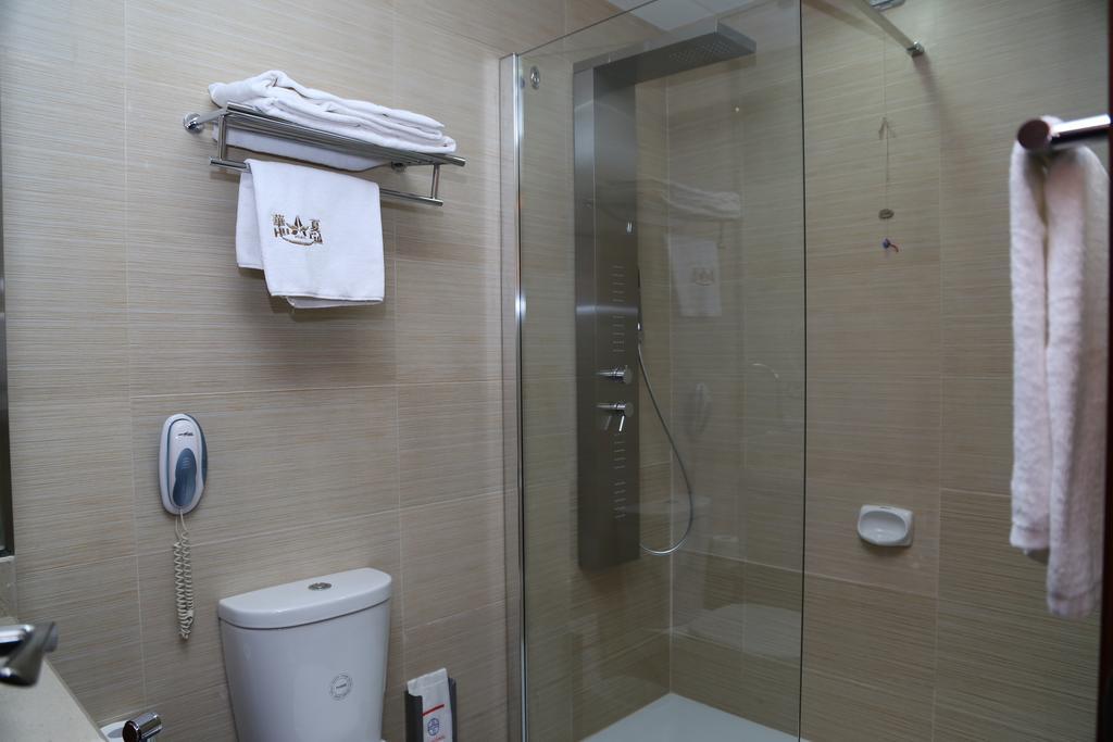 Huaxia Hotel Milan