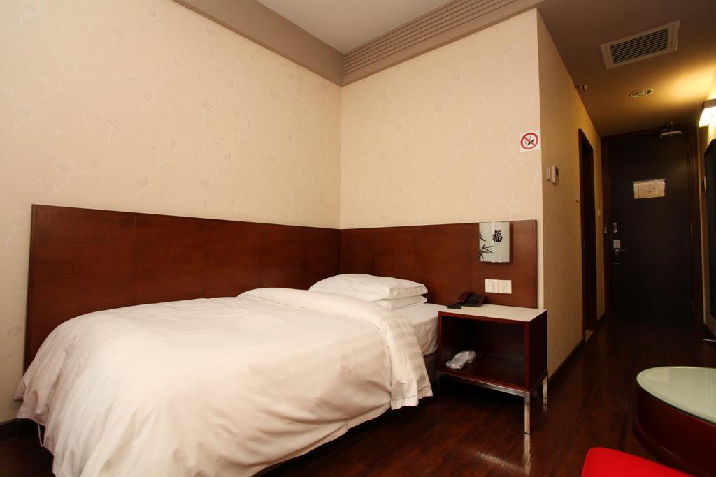 Huaxia 4* Milan