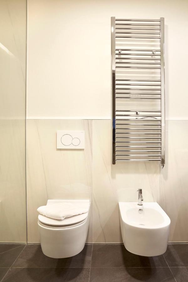 Prestige Boutique -piazza Duomo * Milan
