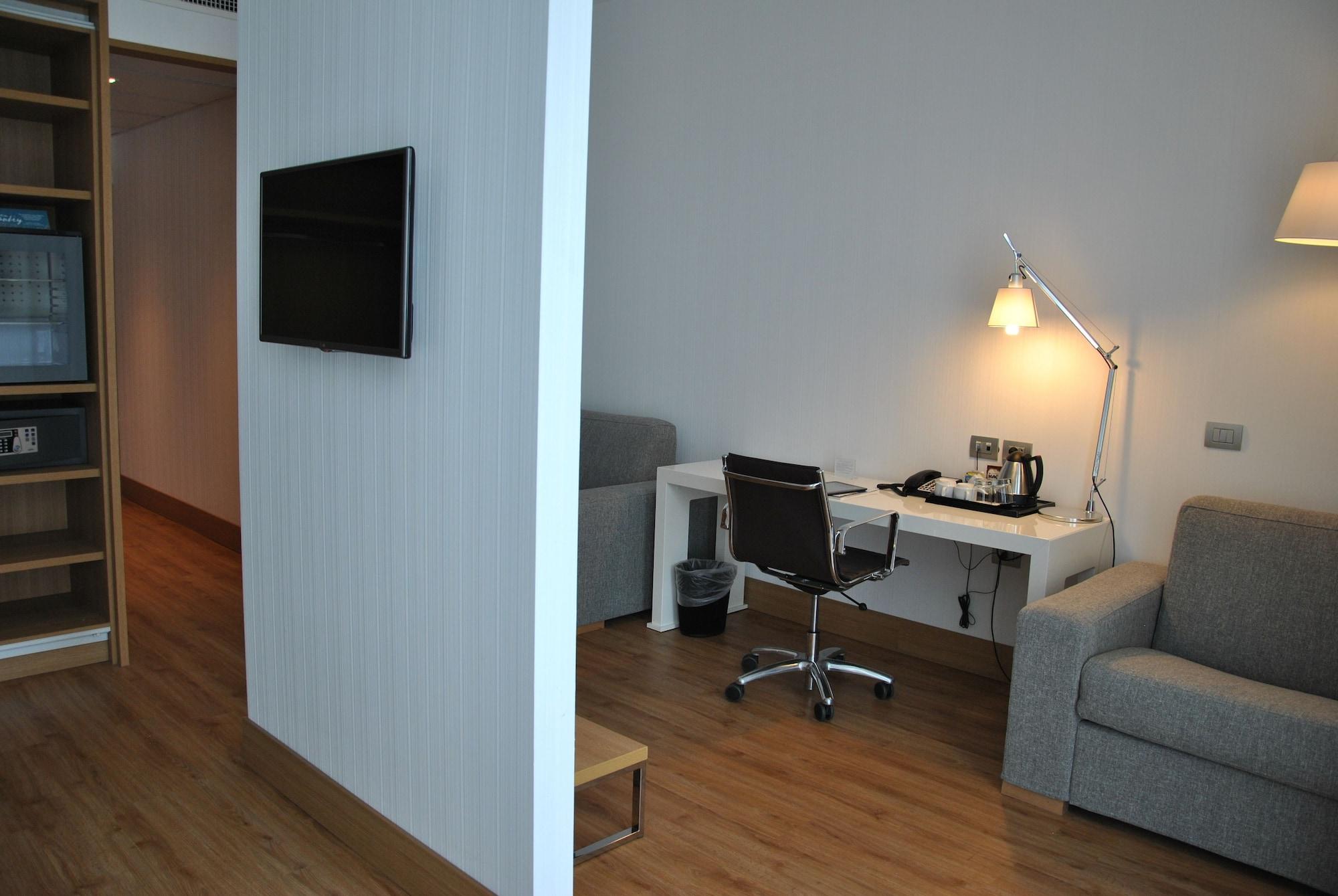 Hilton Garden North 4*