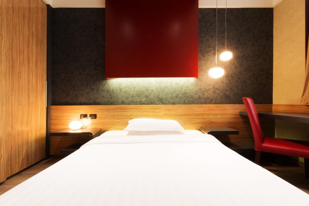 Huaxia Hotel