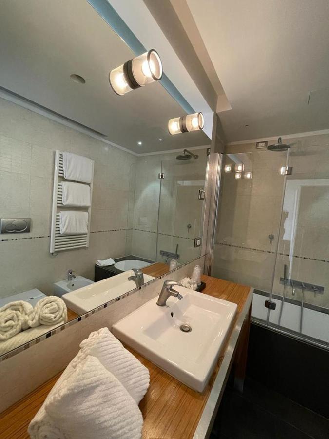 Hotel Ih *