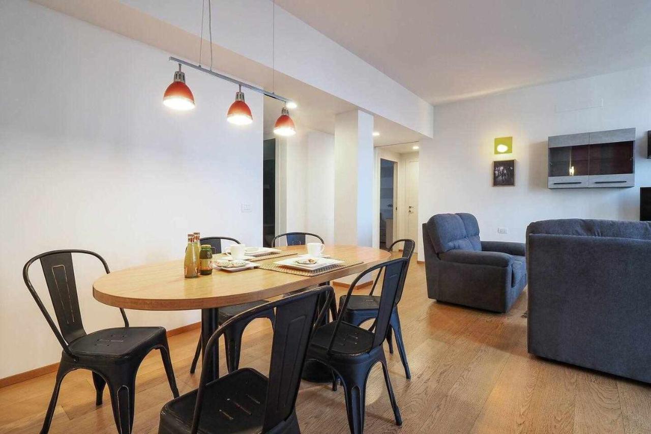 Uca14 Luxury Large 3brs Private Terrace Citylife Apartment